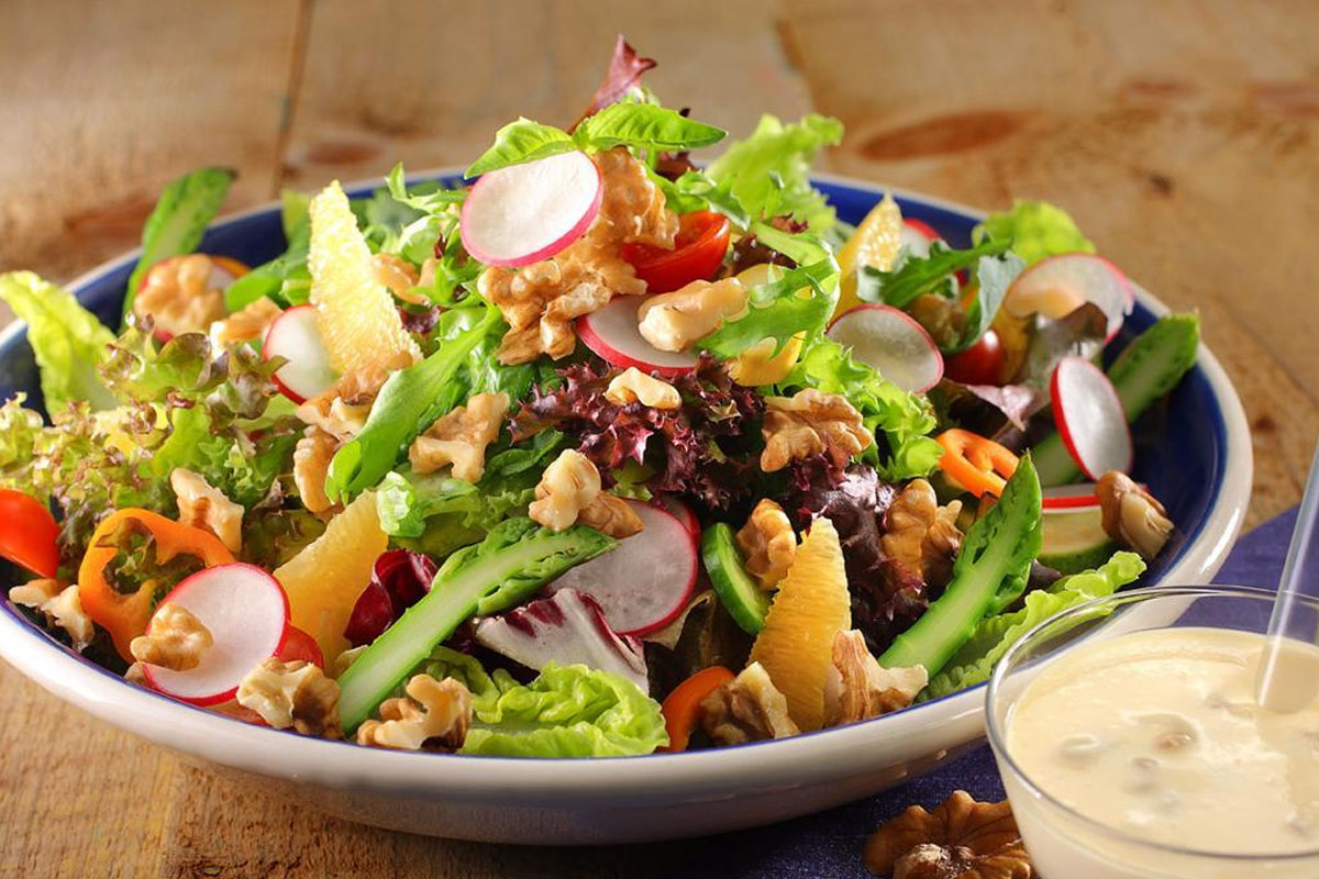 oglen yemeginde salata yiyerek kilo vermek 1