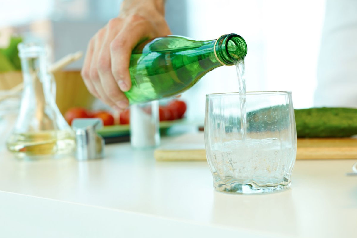 Maden Suyu Ve Elma Sirkesi İle Sivilcelerden Kurtulma Maden Suyu Ve Elma Sirkesi Ile Sivilcelerden Kurtulma 1