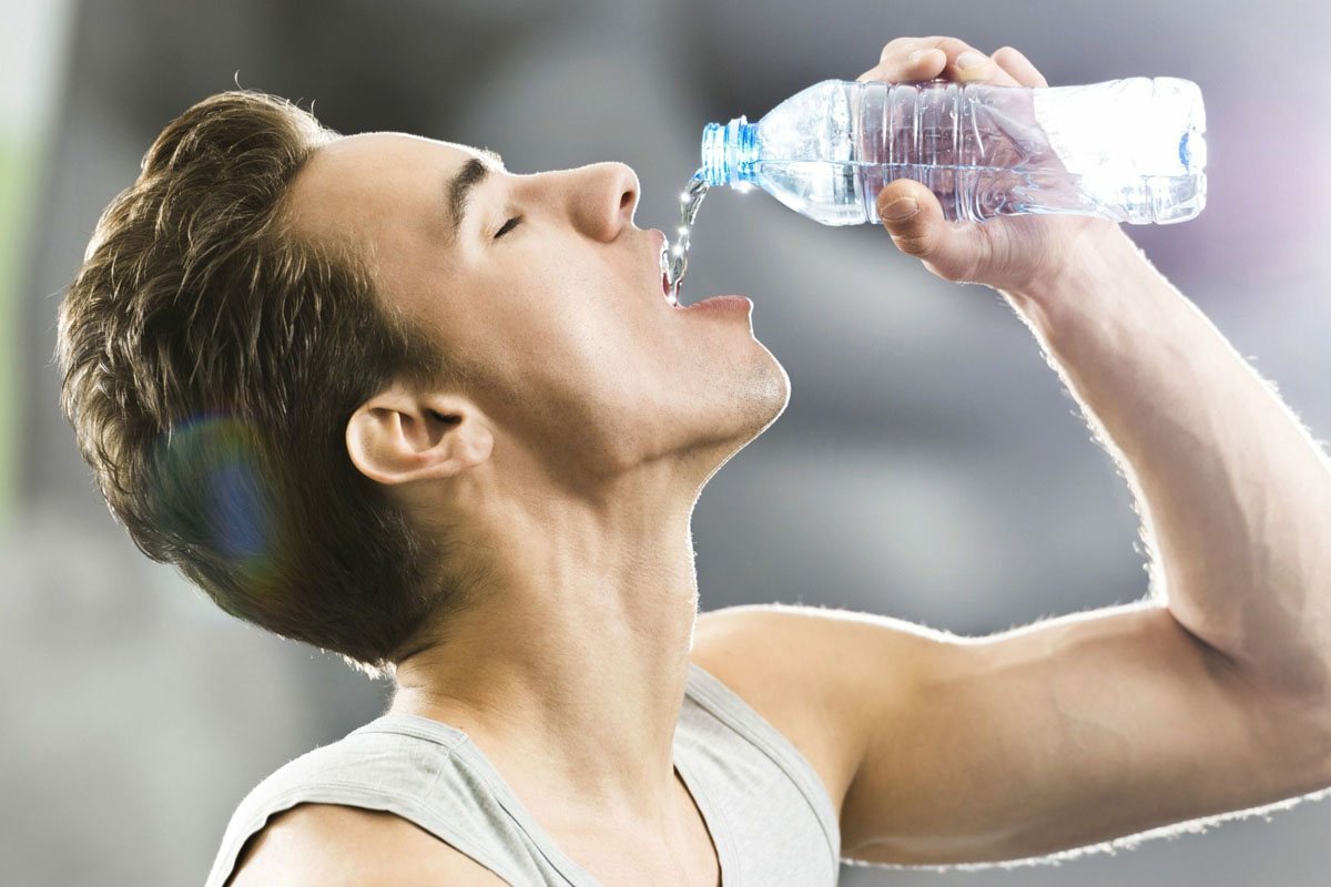 Su icin ses tellerinizi koruyun