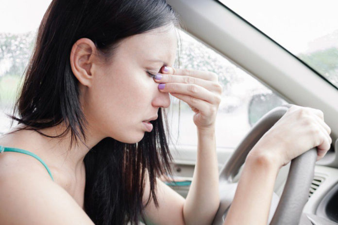 Yolculuk-esnasinda-arac-tutmasi-ve-mide-bulantisi