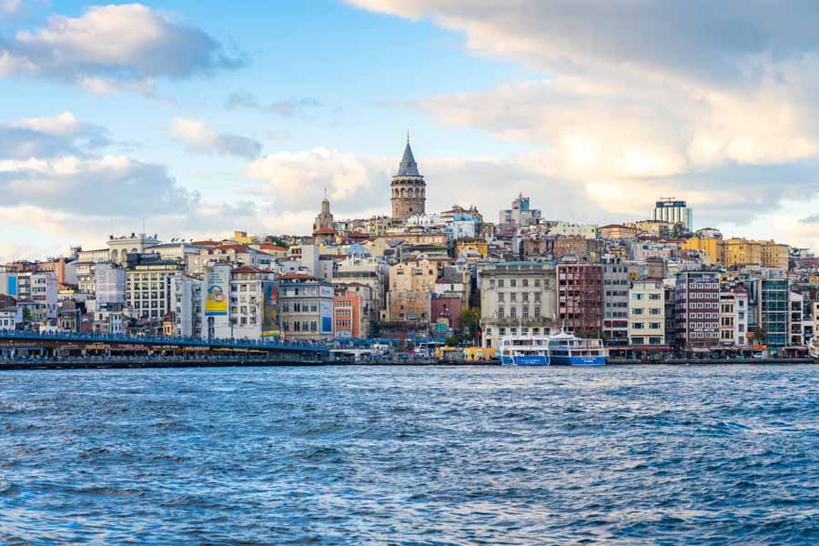 dolmabahce palace visiting hours and entrance fee