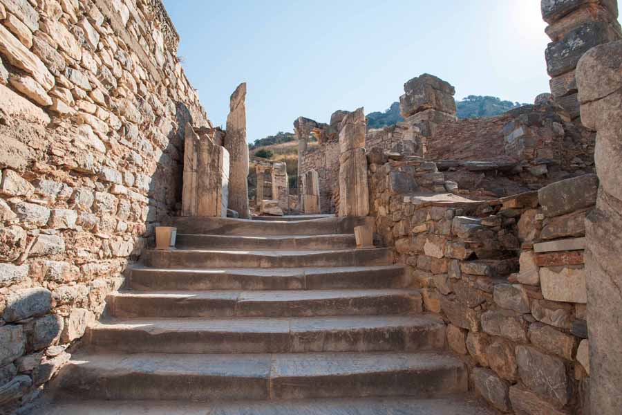 kusadasi bar reservation and entrance fee